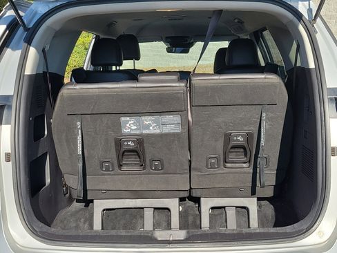 Used 2023 Kia Carnival LX image 11