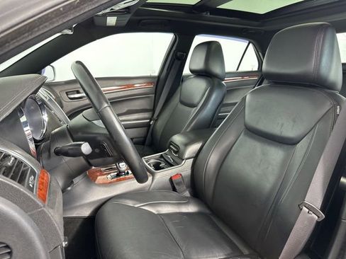 Used 2014 Chrysler 300 RWD image 13