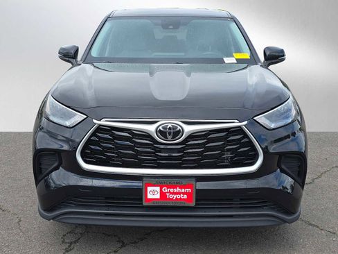 Used 2022 Toyota Highlander L FWD image 10