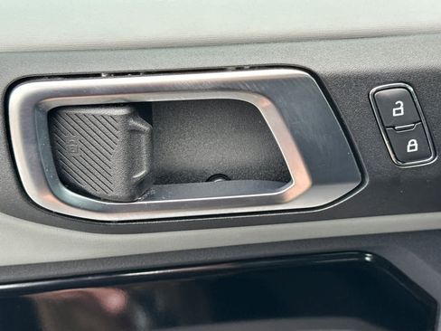 Used 2023 Ford Bronco Badlands image 12