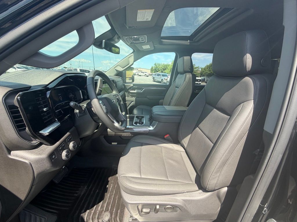 Used 2025 Chevrolet Silverado 2500 LTZ w/ Trail Boss Package AWD/4WD image 2