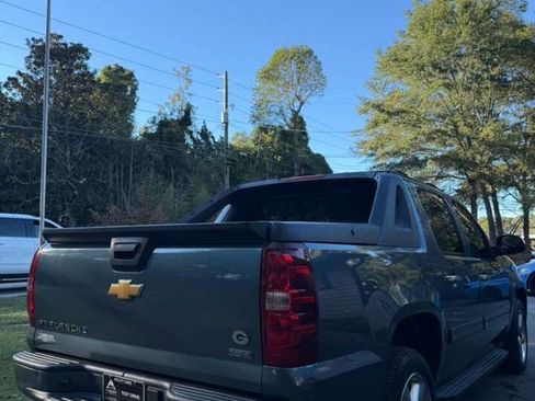 Used 2012 Chevrolet Avalanche LS image 6