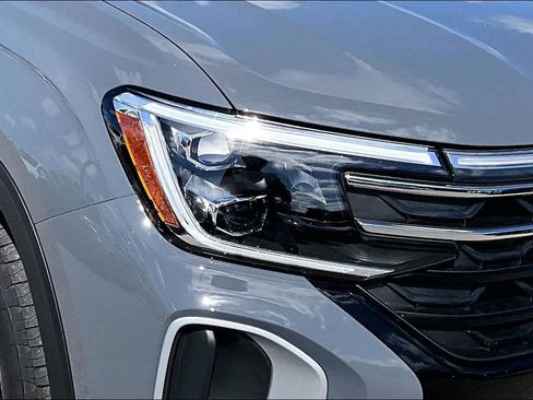 New 2026 Volkswagen Atlas Peak Edition image 12