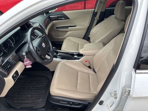 Used 2017 Honda Accord Touring image 12