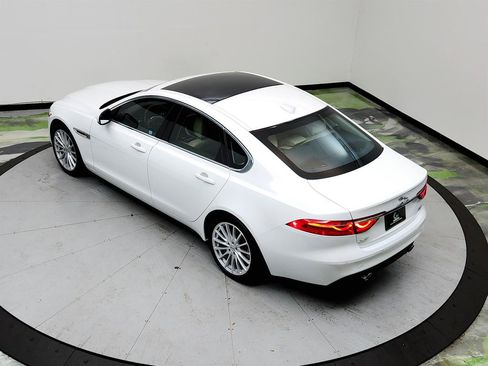 Used 2020 Jaguar XF Prestige AWD/4WD image 36
