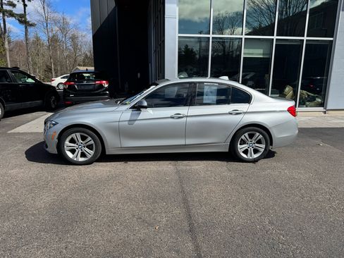 Used 2018 BMW 330i xDrive Sedan w/ Convenience Package image 2