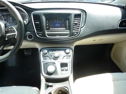 Used 2015 Chrysler 200 Limited FWD image 16