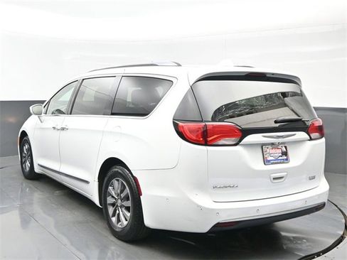 Used 2019 Chrysler Pacifica Touring-L Plus w/ Advanced Safetytec Group image 4