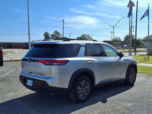 Used 2025 Nissan Pathfinder SV image 23