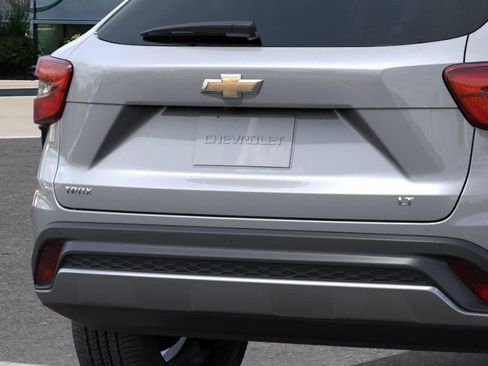 New 2026 Chevrolet Trax LT w/ Sunroof Package FWD image 14