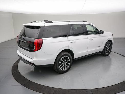Certified 2025 Ford Expedition Platinum AWD/4WD image 4