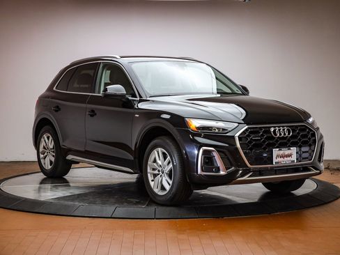 Used 2023 Audi Q5 2.0T Premium w/ Convenience Package image 6