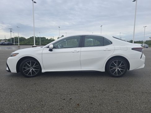 Used 2023 Toyota Camry SE FWD image 12