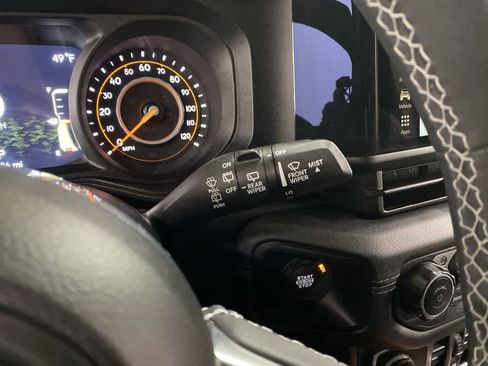 Used 2025 Jeep Wrangler Sahara image 22
