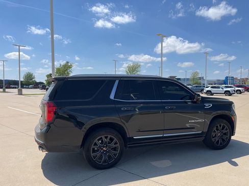 Used 2023 GMC Yukon Denali w/ Denali Reserve Package image 5