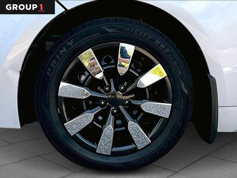 Used 2021 Toyota Corolla LE FWD image 11