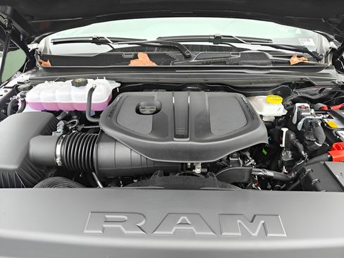 Used 2025 RAM 1500 Big Horn AWD/4WD image 13
