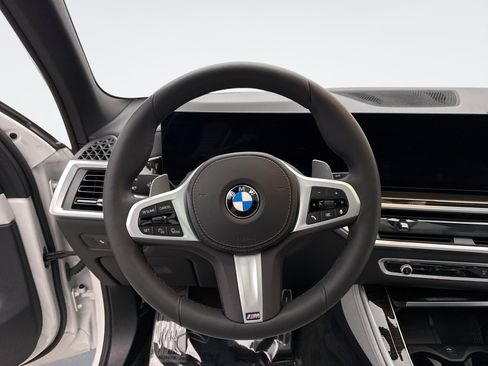 Used 2025 BMW X5 xDrive40i w/ M Sport Package AWD/4WD image 12