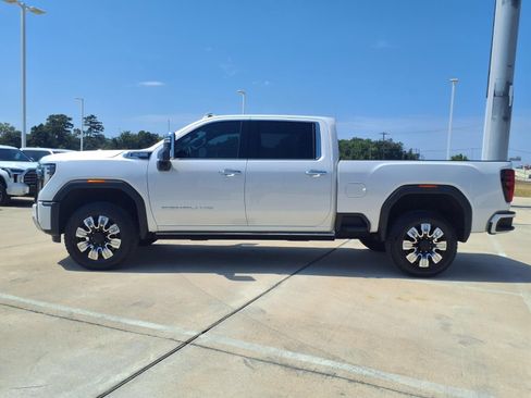 Used 2025 GMC Sierra 2500 Denali w/ Denali Reserve Package AWD/4WD image 8