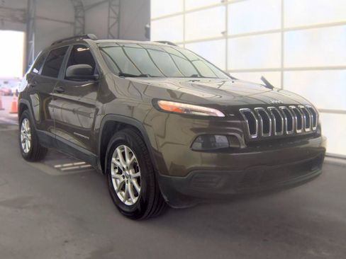 Used 2015 Jeep Cherokee Sport w/ Sport Appearance Group AWD/4WD image 3