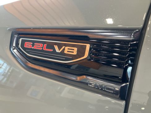 Used 2024 GMC Sierra 1500 AT4 w/ Technology Package AWD/4WD image 10
