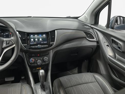 Used 2022 Chevrolet Trax LT w/ LT Convenience Package AWD/4WD image 32