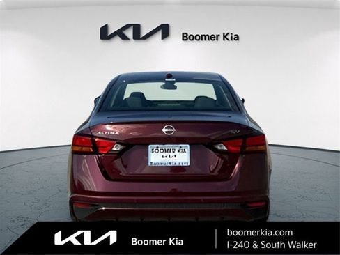 Used 2024 Nissan Altima 2.5 SV image 6