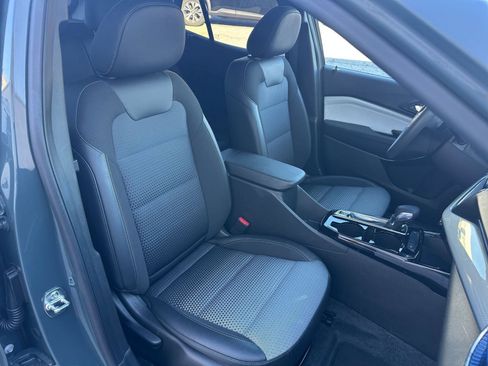 Used 2025 Chevrolet Trax LT image 34