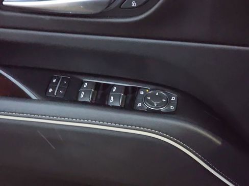 Used 2022 Cadillac Escalade Premium Luxury AWD/4WD image 32
