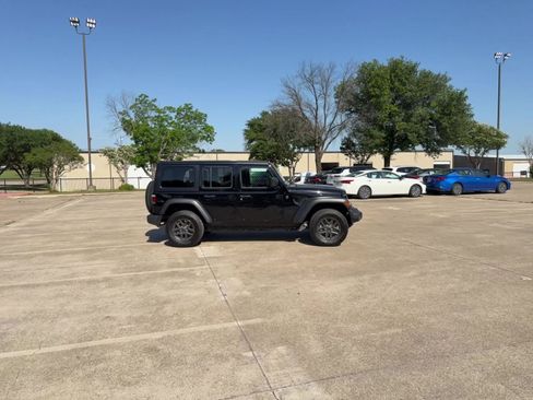 Used 2025 Jeep Wrangler Unlimited Sport AWD/4WD image 16