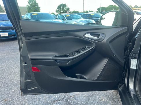 Used 2017 Ford Focus SE image 17