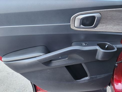 Used 2023 Kia Sorento S image 11