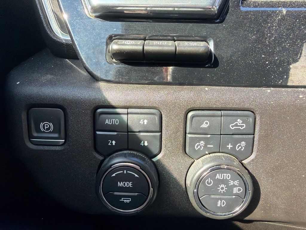 Used 2024 Chevrolet Silverado 2500 LTZ w/ LTZ Plus Package AWD/4WD image 17