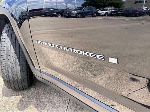 Used 2022 Jeep Grand Cherokee Limited RWD image 29