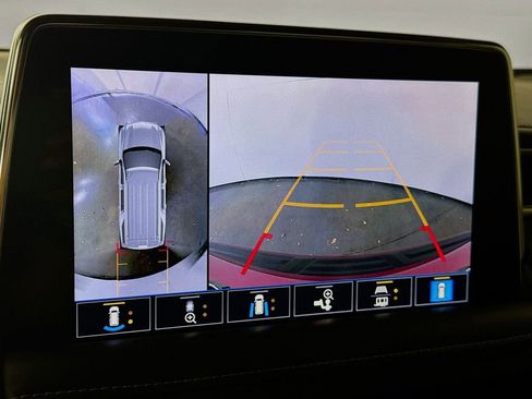 Used 2021 Chevrolet Tahoe Z71 w/ Z71 Signature Package image 14