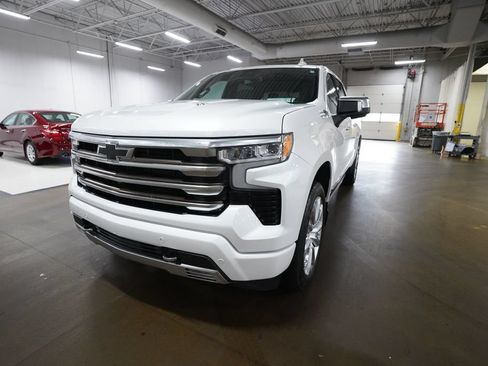 Used 2022 Chevrolet Silverado 1500 High Country w/ High Country Premium Package AWD/4WD image 12