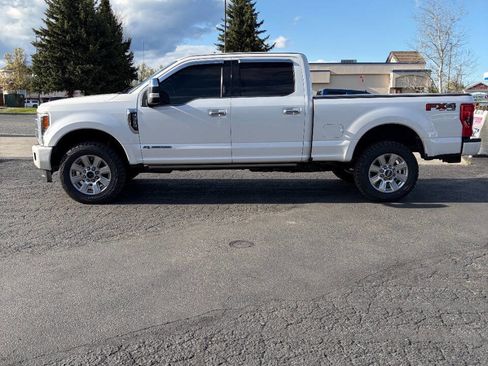 Used 2017 Ford F250 Platinum w/ Platinum Ultimate Package AWD/4WD image 2