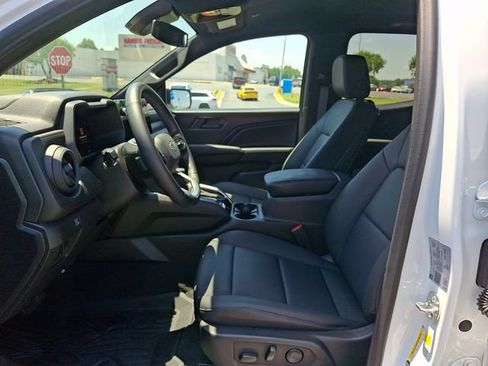 Used 2026 Chevrolet Colorado Trail Boss AWD/4WD image 13