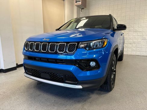 Used 2023 Jeep Compass Limited AWD/4WD image 36