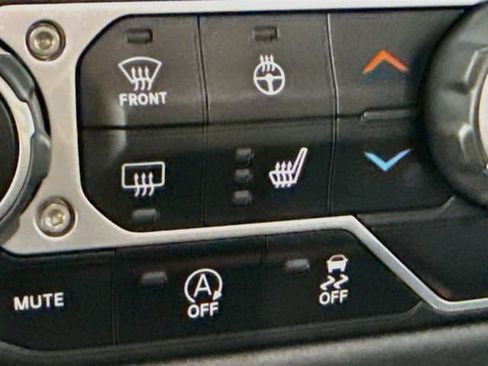 Used 2024 Jeep Wrangler Unlimited Sahara AWD/4WD image 19