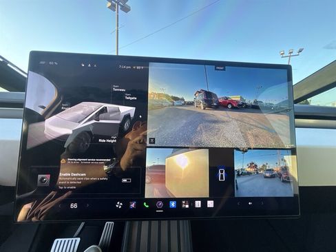Used 2024 Tesla Cybertruck AWD Crew Cab image 31