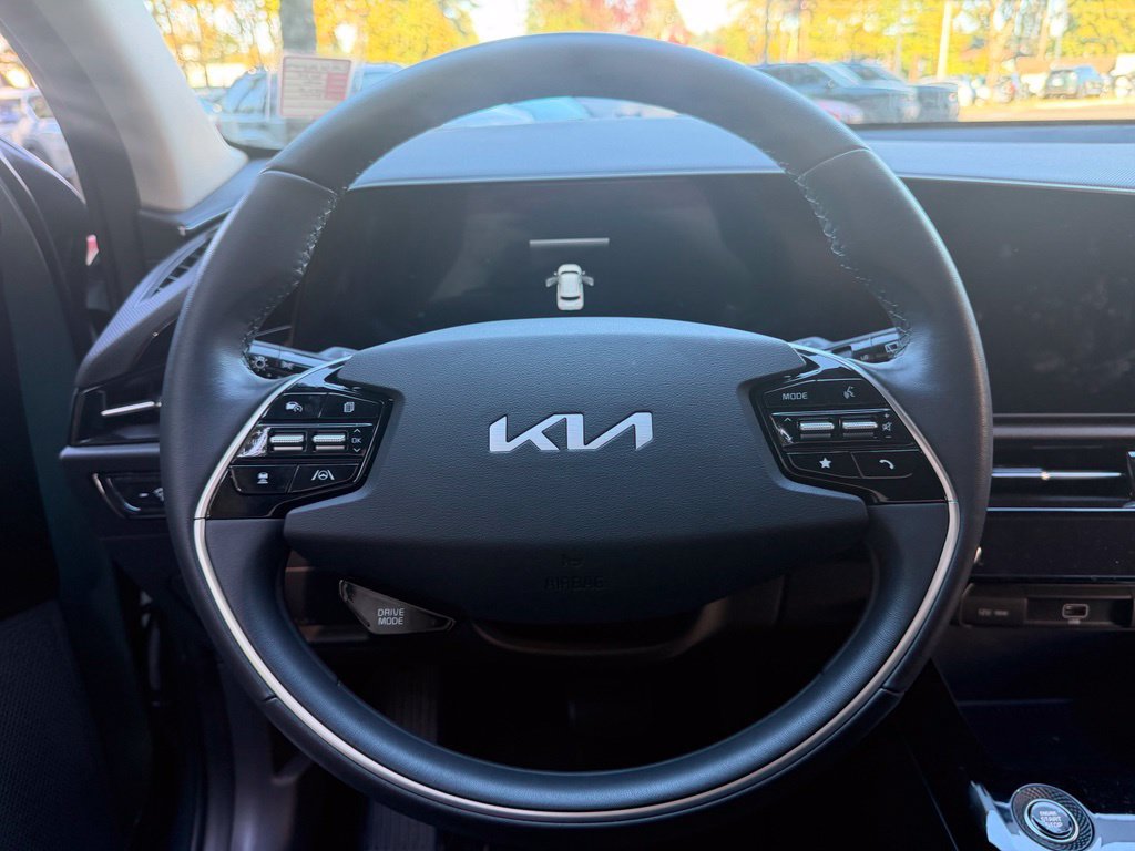Used 2025 Kia Niro EX FWD image 17