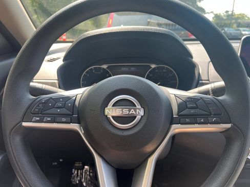Used 2025 Nissan Altima 2.5 SV FWD image 28