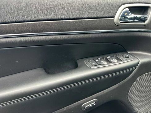 Used 2018 Jeep Grand Cherokee Limited image 10