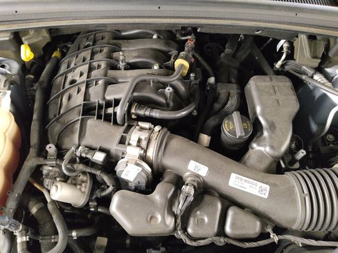 Used 2024 Jeep Grand Cherokee Laredo RWD image 30