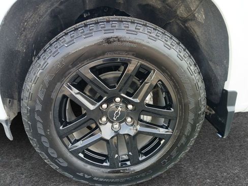 Used 2025 Chevrolet Silverado 1500 Custom w/ Turbomax Blackout Package RWD image 9