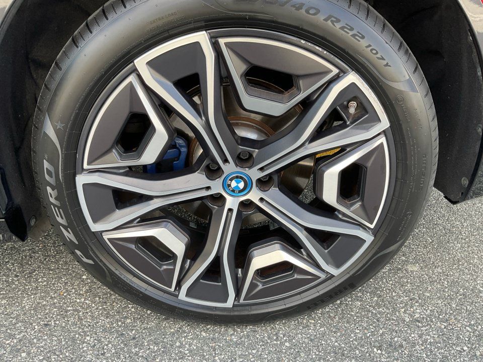 Used 2024 BMW iX xDrive50 w/ Premium Package AWD/4WD image 22