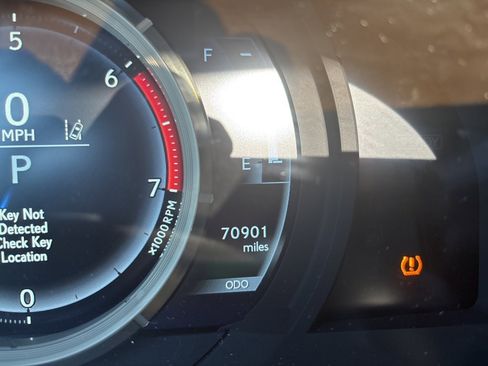 Used 2017 Lexus IS 200t image 39