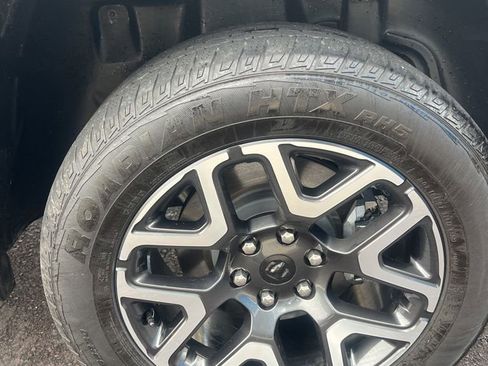 Used 2025 RAM 1500 Laramie AWD/4WD image 11
