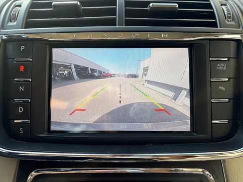 Used 2018 Lincoln Continental Reserve w/ Continental Climate Package image 23